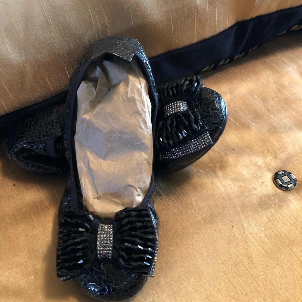 Black flat w/ rubber sole .